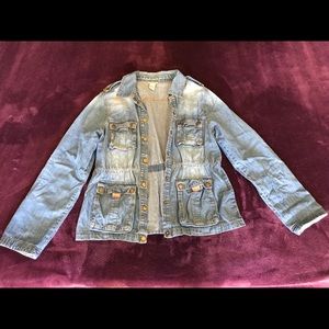 Lightweight Fitted Jean Jacket with Pockets!